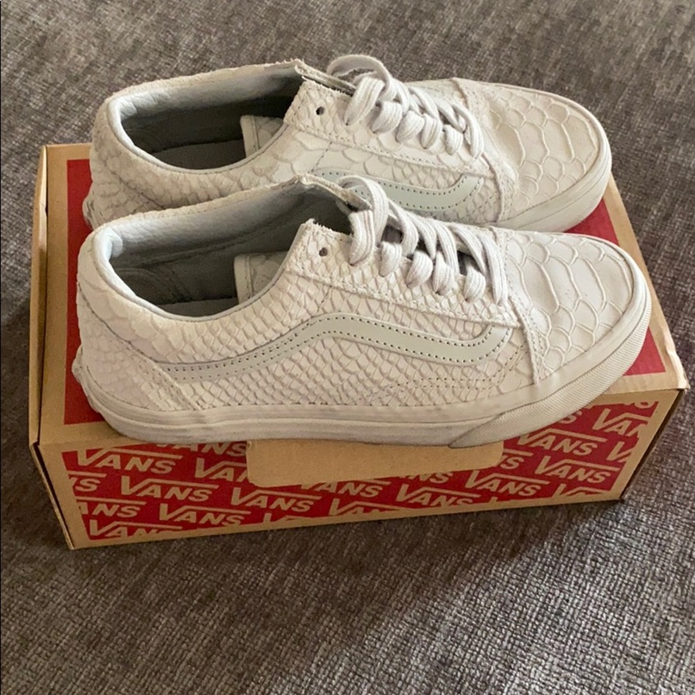 Vans old skool shoes in Mono Python texture.